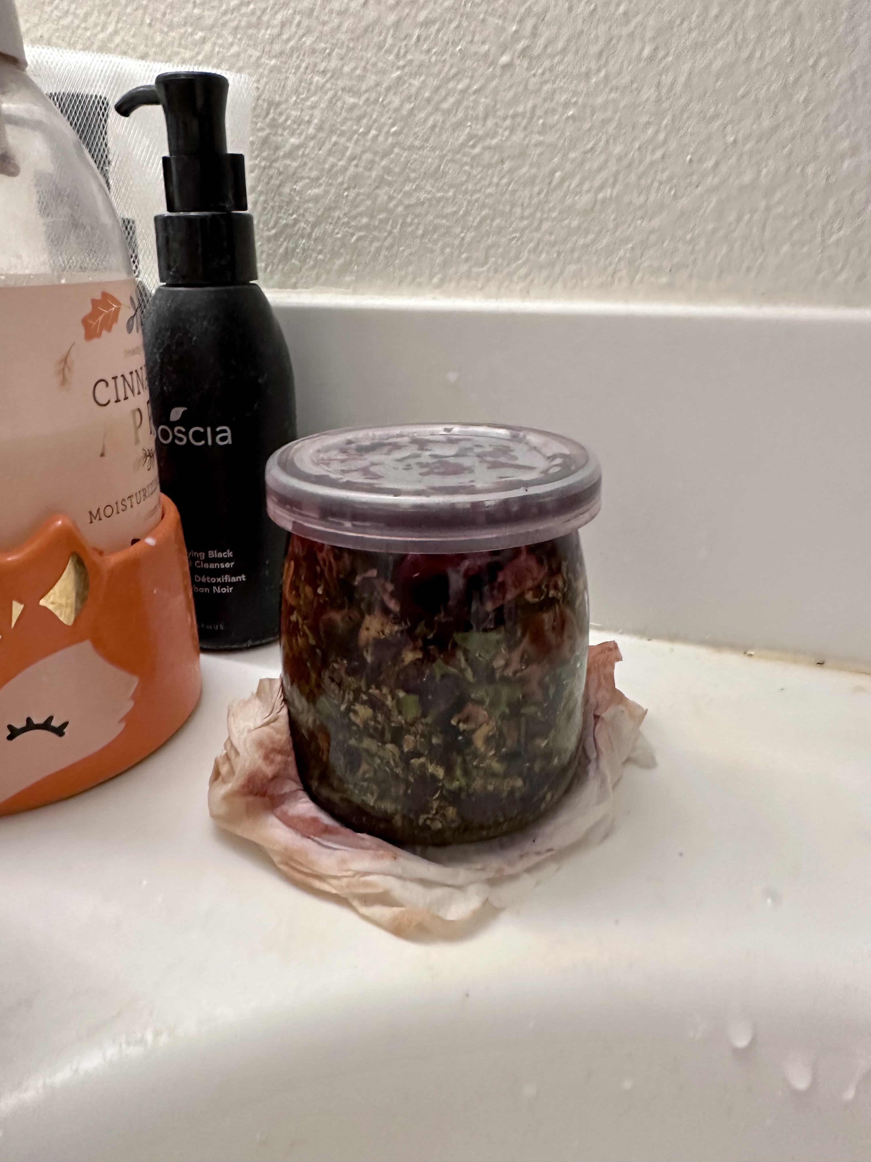 Lichen dye collected lichen